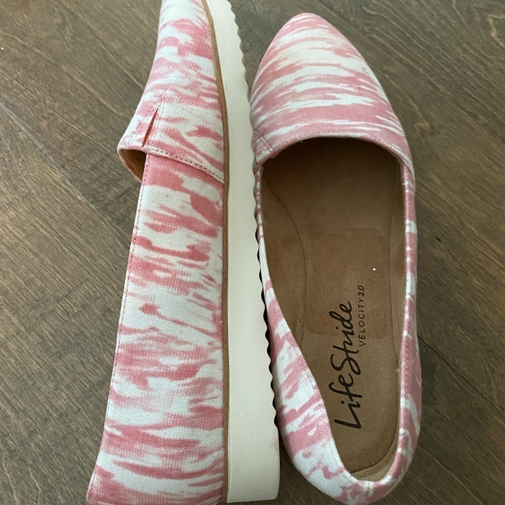 Lifestride Bloom Slip On Pink and White Loafers Flats Size 7.5 - Picture 2 of 6